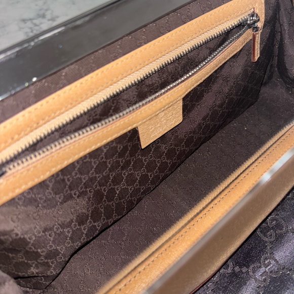 Authentic Gucci Cream Snakeskin Shoulder Bag - Picture 2 of 7
